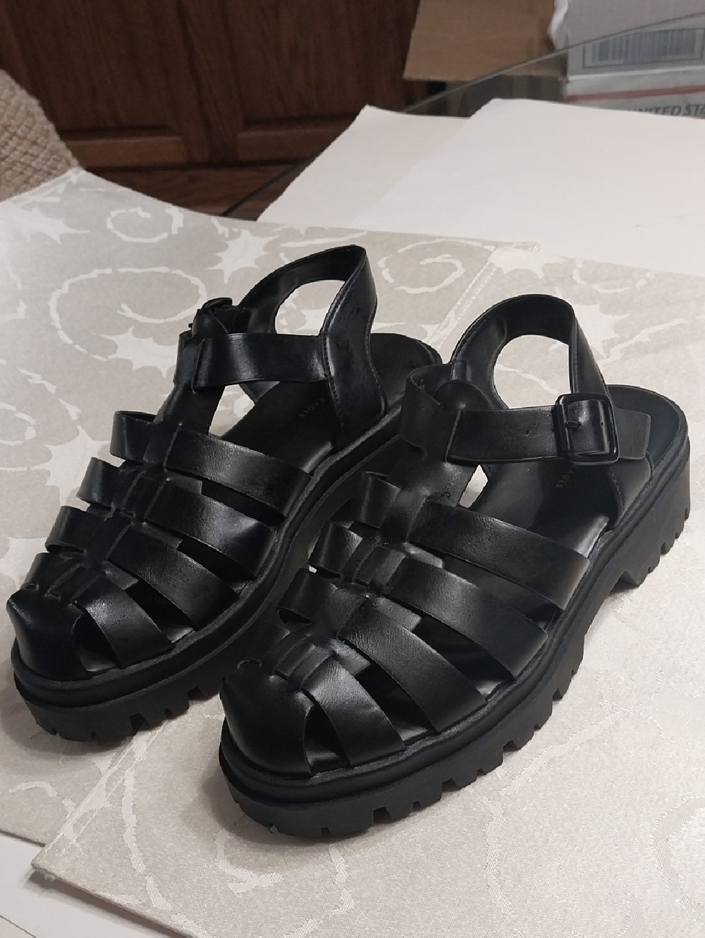 American Eagle Outfitters Black Women’s Fisherman Sandals Size 7 Lug Outsole